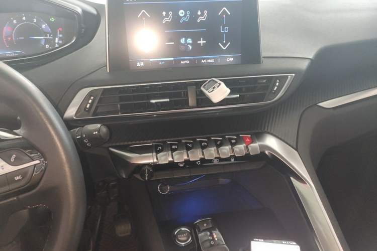 Used Peugeot 5008 2017 380THP 7-Seater Elite Edition Audio And AC Panel