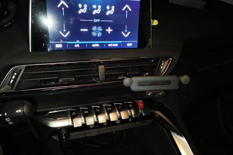 Used Peugeot 5008 2017 380THP 7-Seater Elite Edition Audio And AC Panel