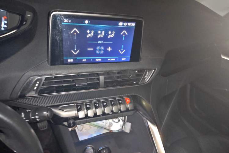 Used Peugeot 5008 2017 380THP 7-Seater Elite Edition Audio And AC Panel