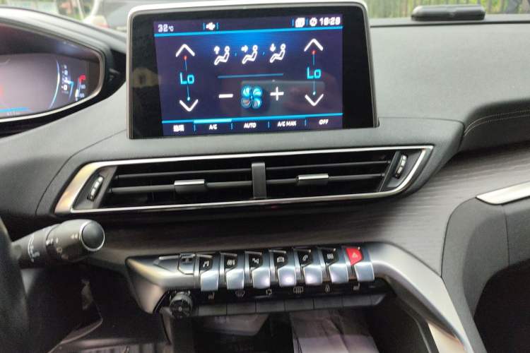 Used Peugeot 5008 2017 380THP 7-Seater Luxury GT Edition Audio And AC Panel