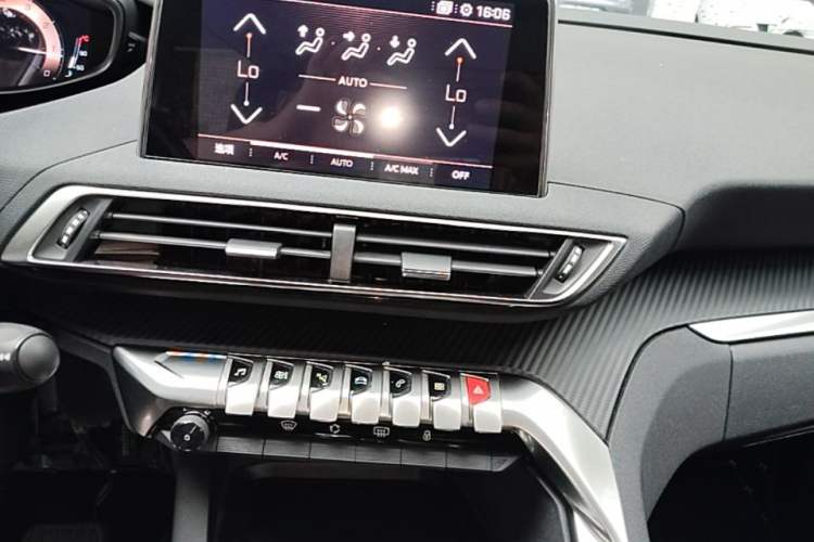 Used Peugeot 5008 2017 350THP 7-Seater Elite Edition Audio And AC Panel