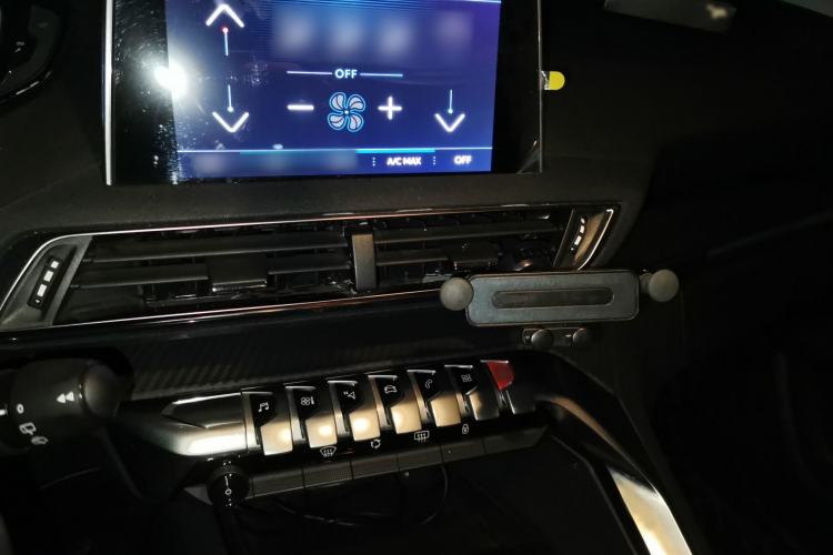 Used Peugeot 5008 2017 380THP 7-Seater Elite Edition Audio And AC Panel
