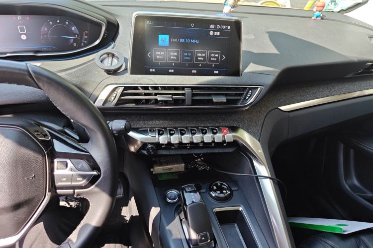 Used Peugeot 5008 2017 380THP 7-Seater Luxury Edition Audio And AC Panel
