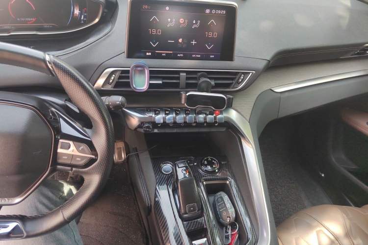 Used Peugeot 5008 2017 380THP 7-Seater Luxury GT Edition Audio And AC Panel