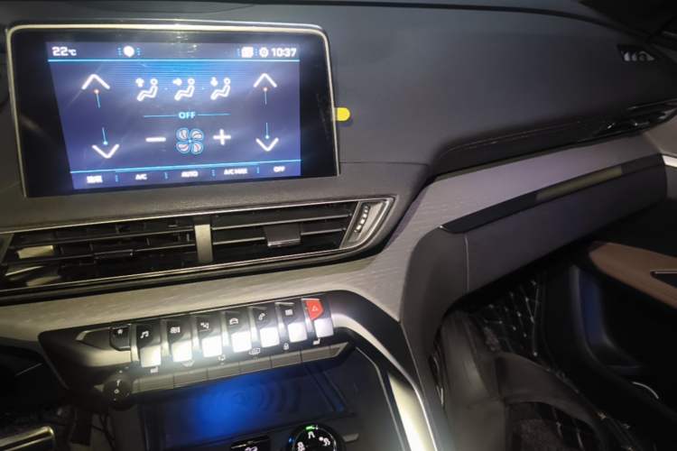 Used Peugeot 5008 2017 380THP 7-Seater Luxury GT Edition Audio And AC Panel