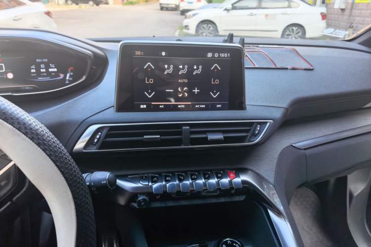 Used Peugeot 5008 2017 380THP 7-Seater Luxury GT Edition Audio And AC Panel