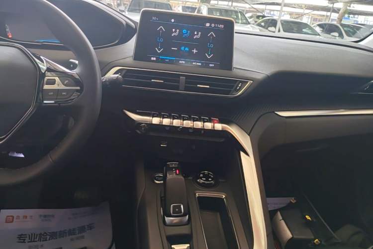 Used Peugeot 5008 2017 380THP 5-Seater Elite Edition Audio And AC Panel