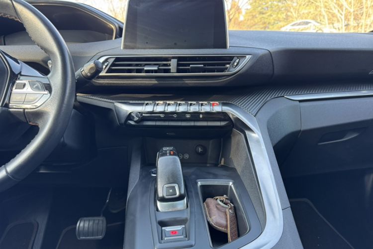 Used Peugeot 5008 2017 380THP 7-Seater Elite Edition Audio And AC Panel