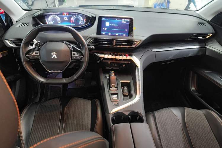 Used Peugeot 5008 2017 380THP 5-Seater Elite Edition Center Console
