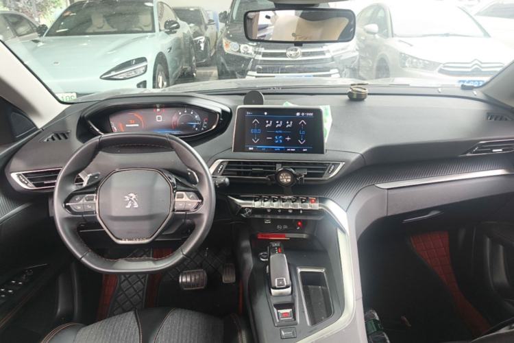 Used Peugeot 5008 2017 380THP 5-Seater Elite Edition Center Console