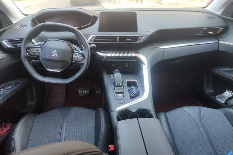 Used Peugeot 5008 2017 350THP 7-Seater Elite Edition Center Console