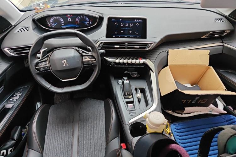 Used Peugeot 5008 2017 380THP 7-Seater Elite Edition Center Console