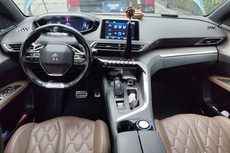 Used Peugeot 5008 2017 380THP 7-Seater Luxury GT Edition Center Console
