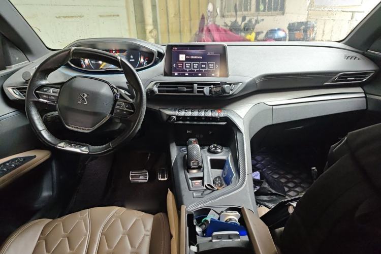 Used Peugeot 5008 2017 380THP 7-Seater Luxury GT Edition Center Console