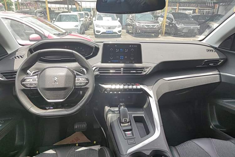Used Peugeot 5008 2017 380THP 7-Seater Elite Edition Center Console
