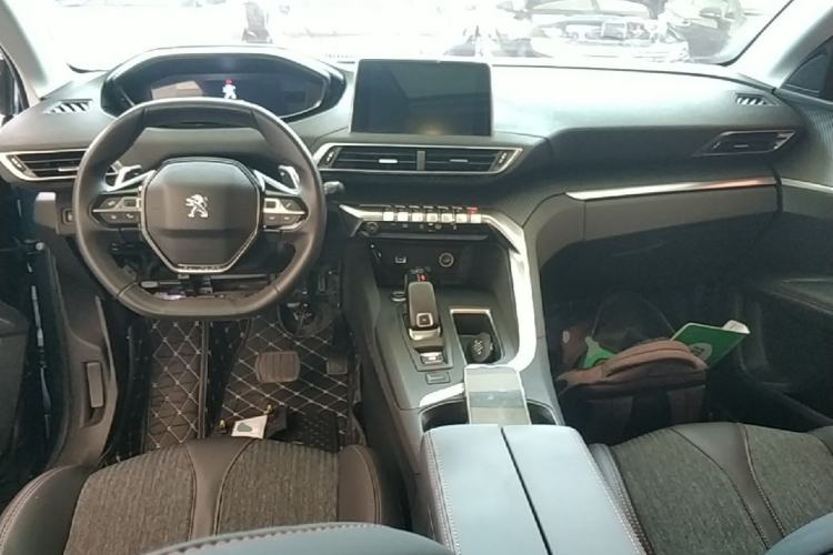 Used Peugeot 5008 2017 380THP 7-Seater Elite Edition Center Console