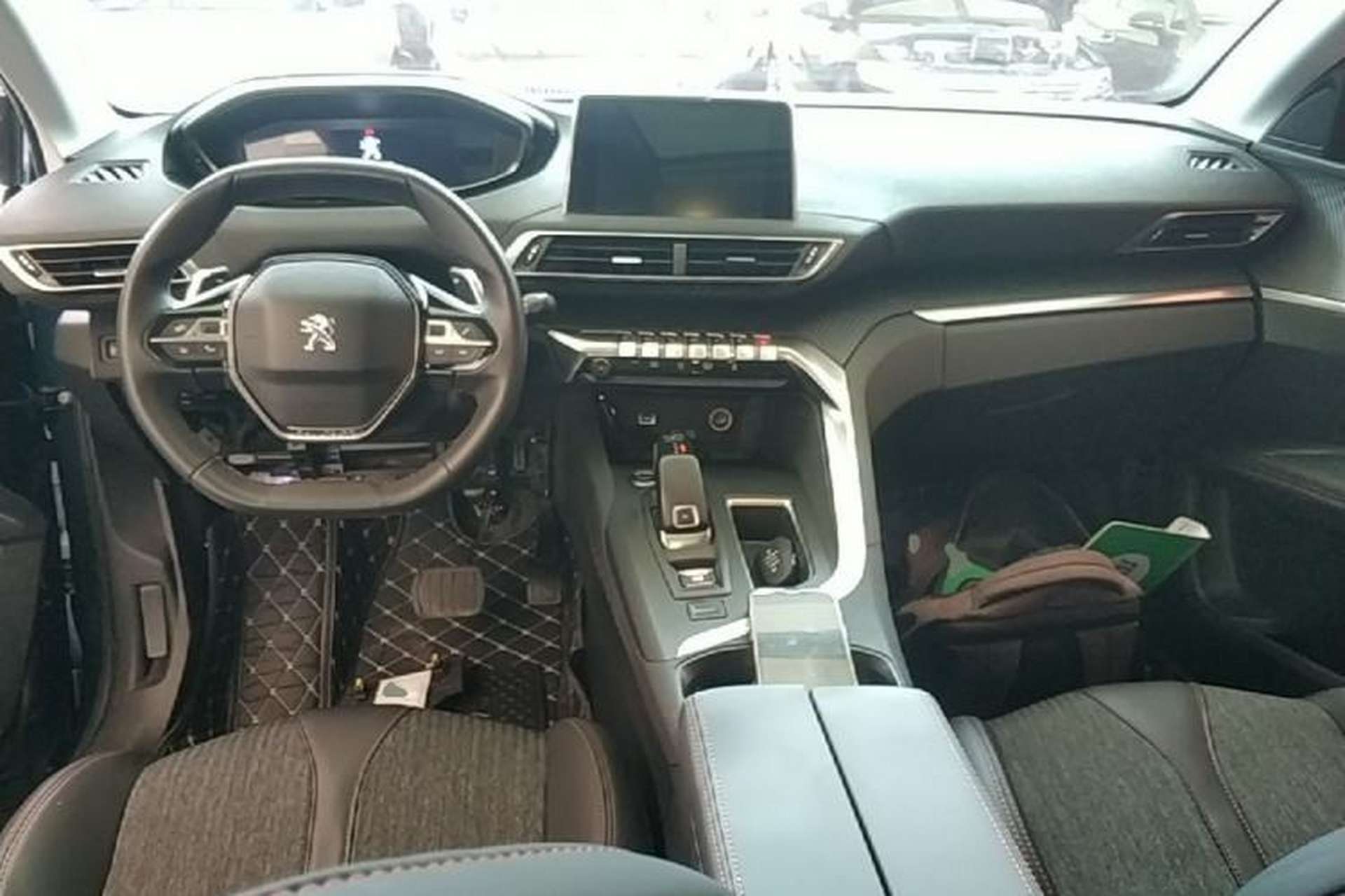 Used Peugeot 5008 2017 380THP 7-Seater Elite Edition Center Console