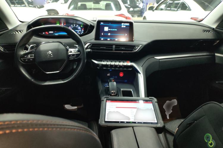 Used Peugeot 5008 2017 380THP 7-Seater Elite Edition Center Console