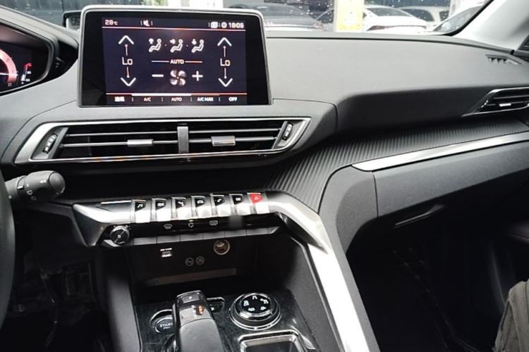 Used Peugeot 5008 2017 350THP 7-Seater Elite Edition Center Console