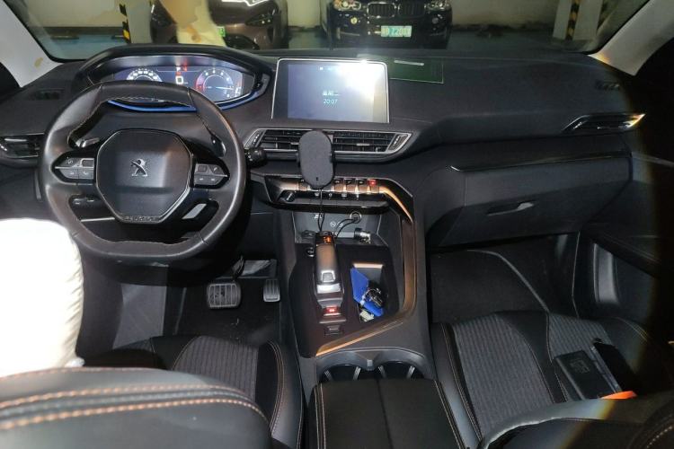 Used Peugeot 5008 2017 380THP 7-Seater Elite Edition Center Console