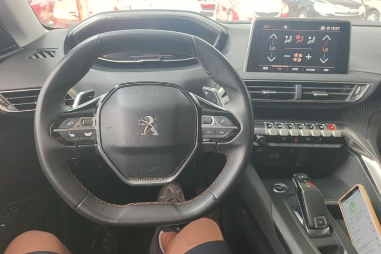 Used Peugeot 5008 2017 380THP 7-Seater Elite Edition Center Console