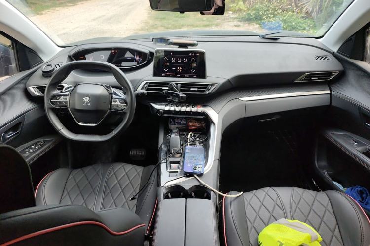 Used Peugeot 5008 2017 350THP 7-Seater Elite Edition Center Console