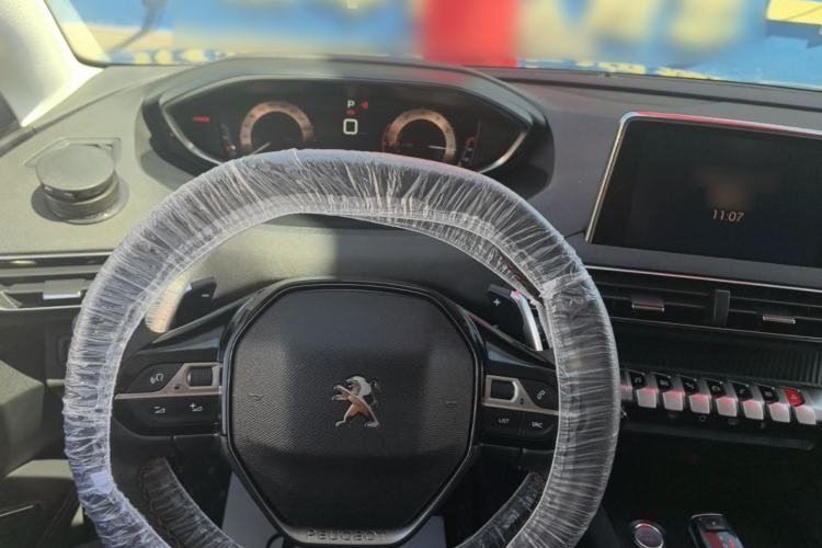 Used Peugeot 5008 2017 350THP 5-Seat Elite Edition Center Console