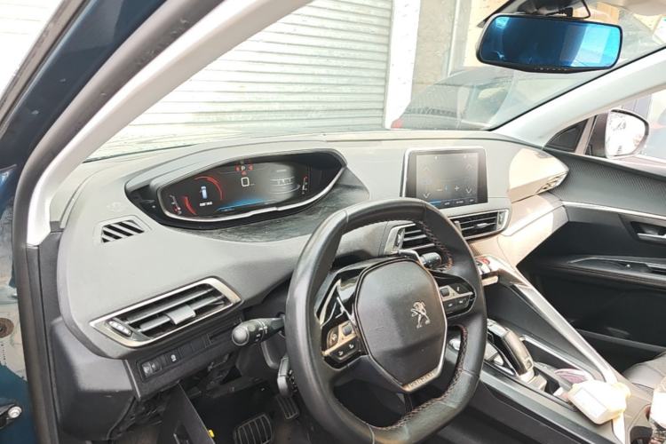 Used Peugeot 5008 2017 380THP 7-Seater Elite Edition Center Console
