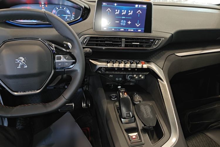 Used Peugeot 5008 2017 380THP 7-Seater Elite Edition Center Console