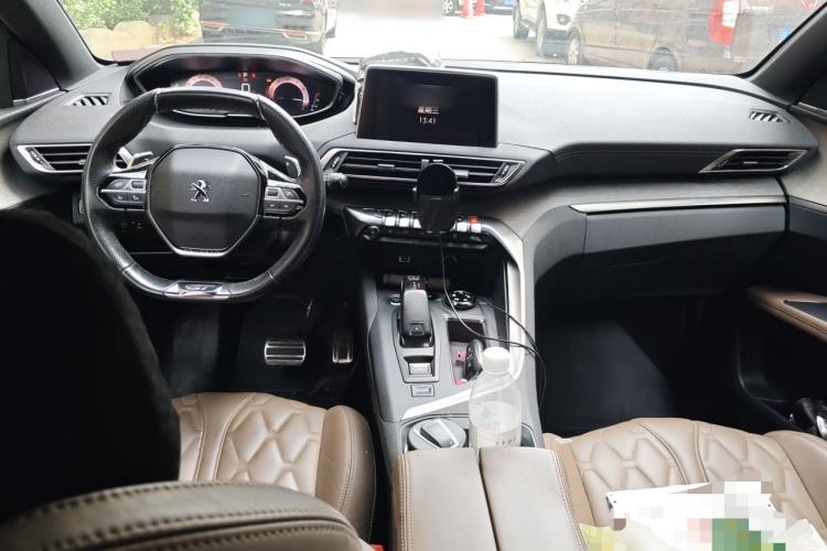 Used Peugeot 5008 2017 380THP 7-Seater Luxury GT Edition Center Console