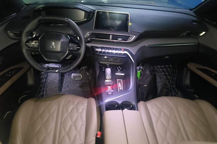 Used Peugeot 5008 2017 380THP 7-Seater Luxury GT Edition Center Console