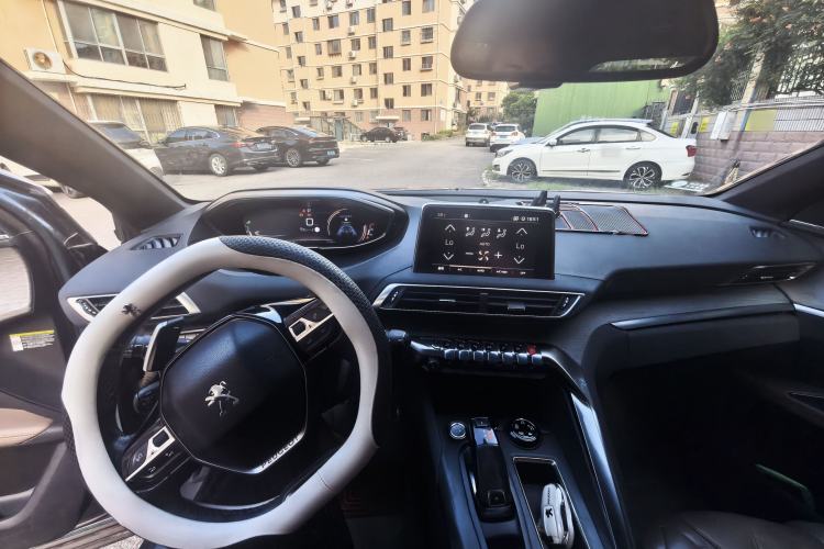 Used Peugeot 5008 2017 380THP 7-Seater Luxury GT Edition Center Console