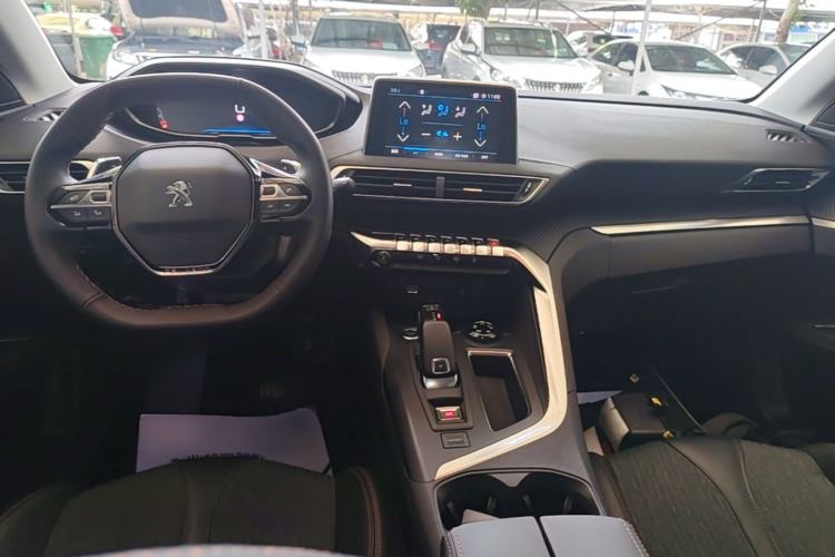 Used Peugeot 5008 2017 380THP 5-Seater Elite Edition Center Console