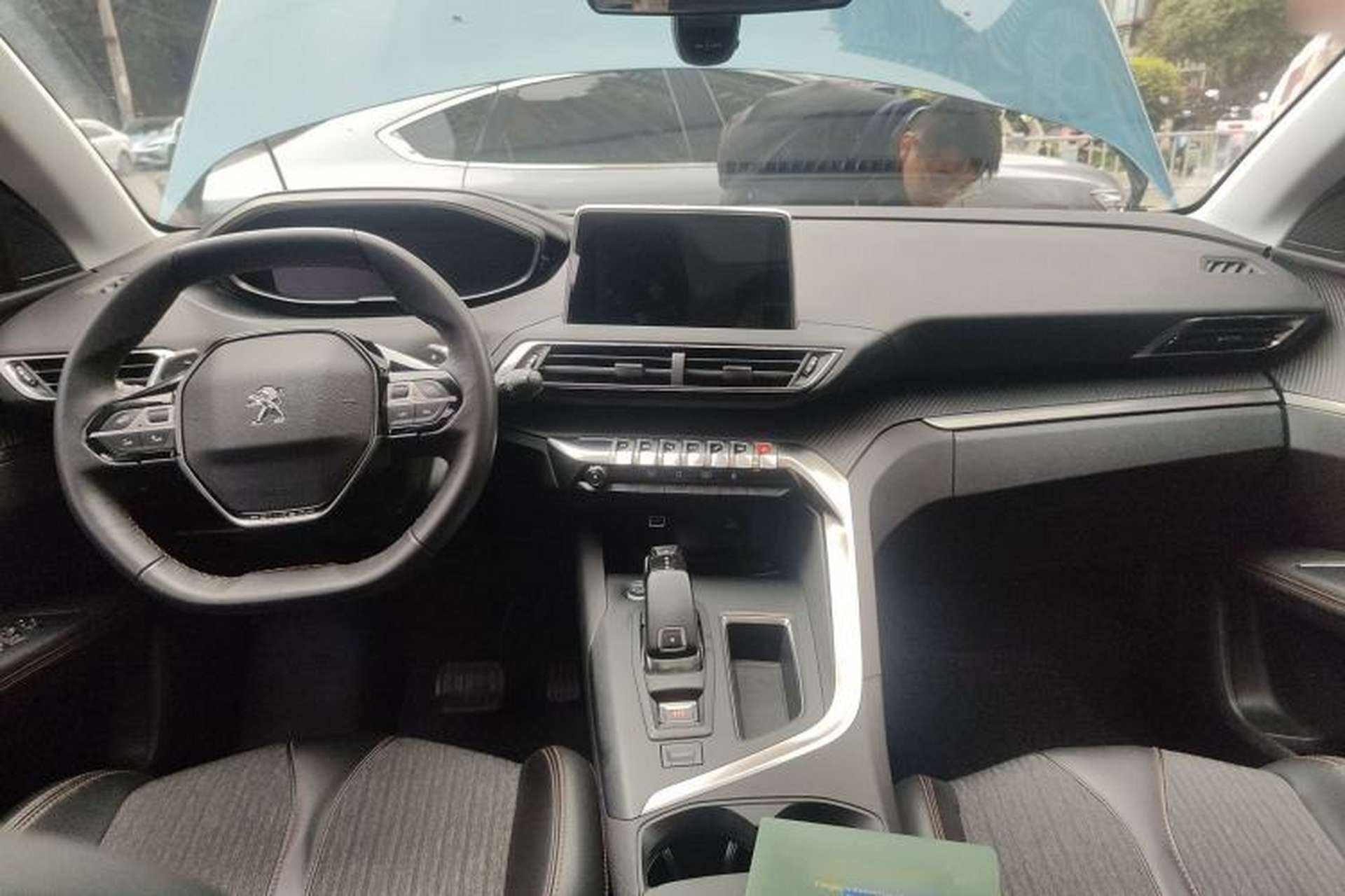 Used Peugeot 5008 2017 350THP 7-Seater Elite Edition Center Console