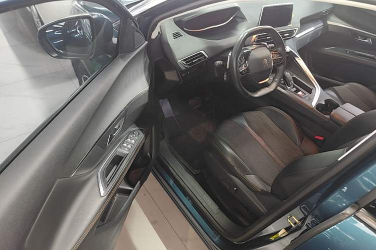 Used Peugeot 5008 2017 380THP 5-Seater Elite Edition Driver Seat