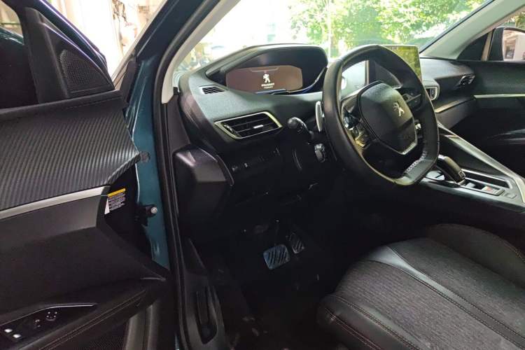 Used Peugeot 5008 2017 350THP 7-Seater Elite Edition Driver Seat