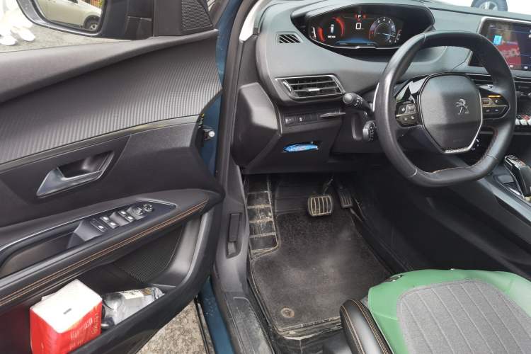 Used Peugeot 5008 2017 350THP 7-Seater Elite Edition Driver Seat
