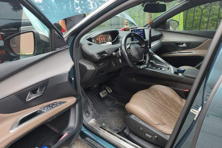 Used Peugeot 5008 2017 380THP 7-Seater Luxury GT Edition Driver Seat