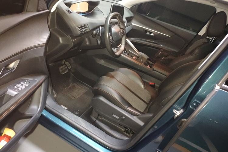 Used Peugeot 5008 2017 380THP 7-Seater Elite Edition Driver Seat