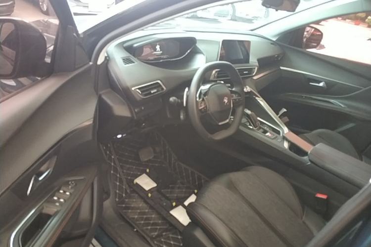 Used Peugeot 5008 2017 380THP 7-Seater Elite Edition Driver Seat