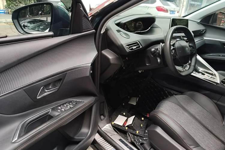 Used Peugeot 5008 2017 350THP 7-Seater Elite Edition Driver Seat