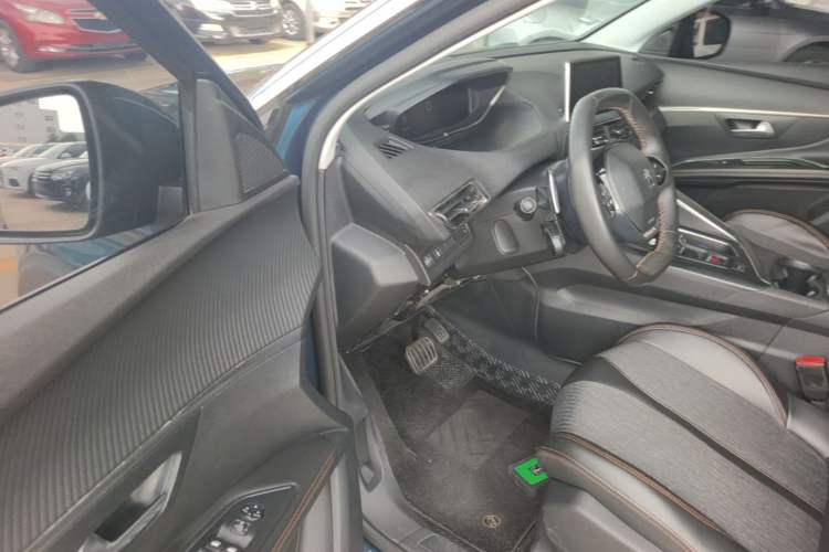 Used Peugeot 5008 2017 380THP 7-Seater Elite Edition Driver Seat