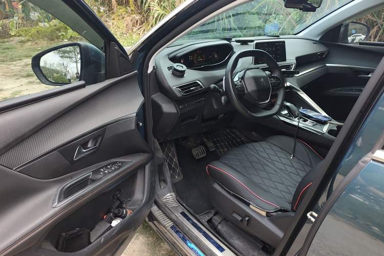 Used Peugeot 5008 2017 350THP 7-Seater Elite Edition Driver Seat