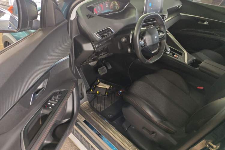 Used Peugeot 5008 2017 350THP 7-Seater Elite Edition Driver Seat