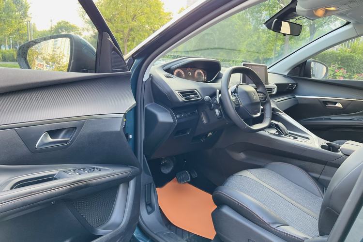 Used Peugeot 5008 2017 380THP 7-Seater Elite Edition Driver Seat