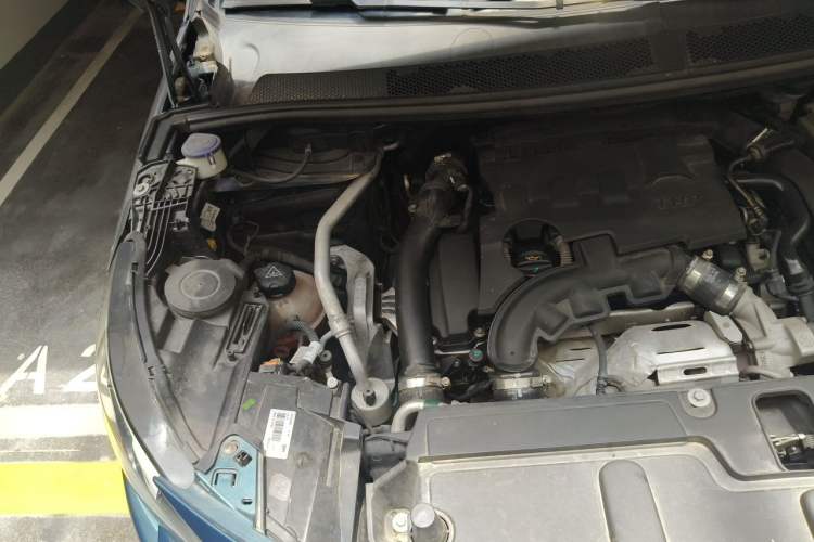 Used Peugeot 5008 2017 350THP 7-Seater Elite Edition Engine Bay Right