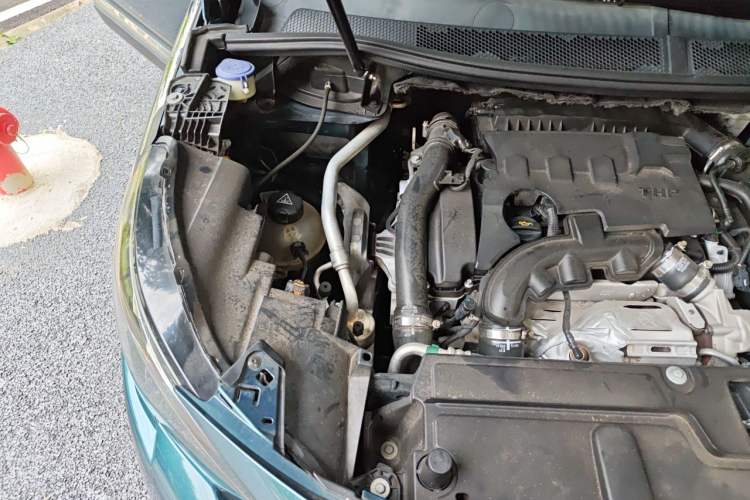 Used Peugeot 5008 2017 350THP 7-Seater Elite Edition Engine Bay Right