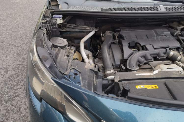 Used Peugeot 5008 2017 350THP 7-Seater Elite Edition Engine Bay Right