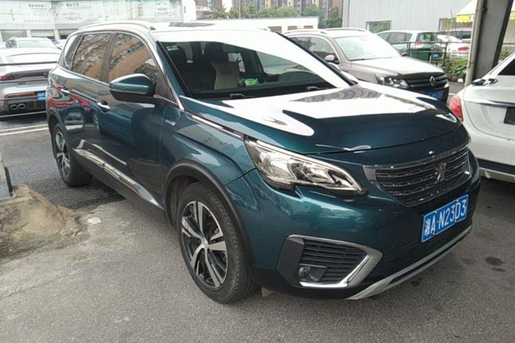 Used Peugeot 5008 2017 380THP 5-Seater Elite Edition Front Right 45 Deg