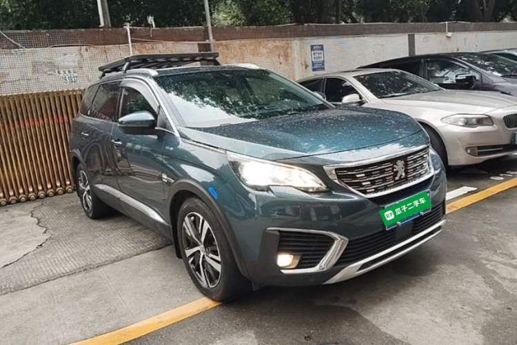 Used Peugeot 5008 2017 350THP 7-Seater Elite Edition Front Right 45 Deg
